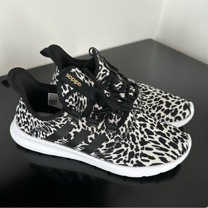 Adidas cloud foam women’s sneaker size 8